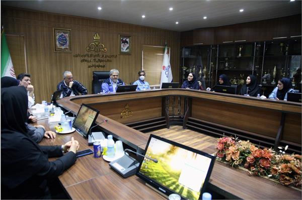 بازدید جمعی از بانوان متخصص از مناطق عملیاتی شرکت بهره برداری نفت و گاز زاگرس جنوبی 7