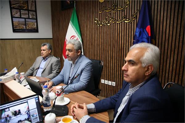 جلسه بررسی و ارائه راهکارهای حل مسائل مدیریت مالی شرکت نفت مناطق مرکزی ایران 10