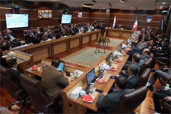 نخستین نشست مدیر عامل با مسئولین میان رده مدیریت های این شرکت نفت مناطق مرکزی ایران 17