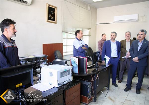 بازدید مدیرعامل و جمعی از مدیران ستادی از انبارهای کالا و تجهیزات نفت مرکزی 16