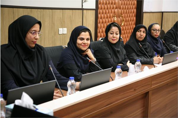 تقدیر از برگزیدگان مسابقات ورزشی بانوان بالای ۲۶ سال شرکت نفت مناطق مرکزی ایران 13