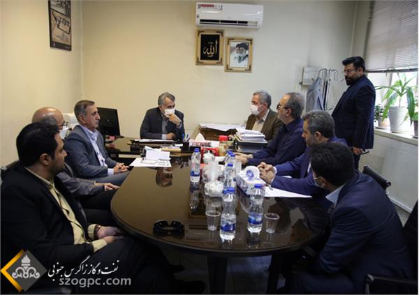 بازدید مدیرعامل و جمعی از مدیران ستادی از انبارهای کالا و تجهیزات نفت مرکزی 18