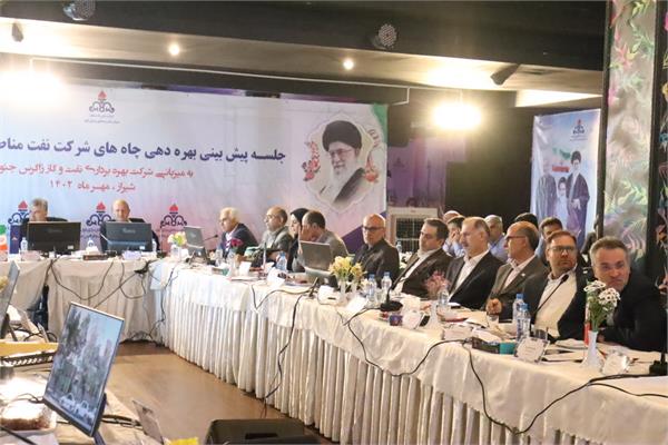 جلسه پیش بینی بهره دهی چاه های شرکت نفت مناطق مرکزی ایران / غرب 11