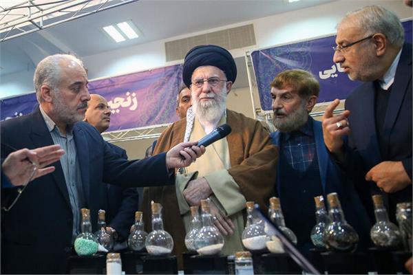 بازدید رهبر انقلاب از نمایشگاه توانمندی‌های تولید ایرانی/ تشریح دستاوردهای صنعت نفت 6