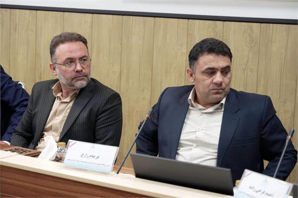 نشست صمیمی رئیس روابط عمومی شرکت ملی نفت ایران با کارکنان روابط عمومی نفت مناطق مرکزی 6