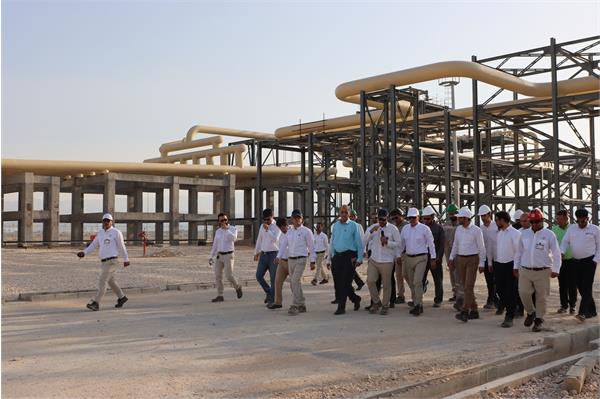 بازدید مدیر عامل شرکت نفت مناطق مرکزی ایران از ایستگاه تقویت فشار وراوی 26