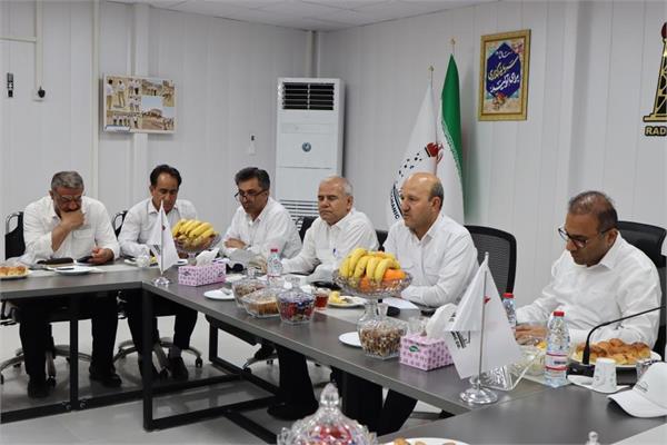 بازدید مدیرعامل و مدیر مهندسی و ساختمان شرکت نفت مناطق مرکزی و‌ هیأت همراه از میدان خارتنگ 11