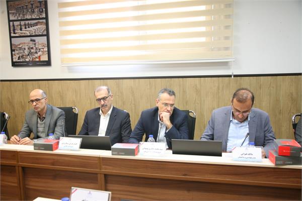 جلسه پیش بینی تولید شرکت نفت مناطق مرکزی ایران در مناطق تحت پوشش زاگرس جنوبی 14