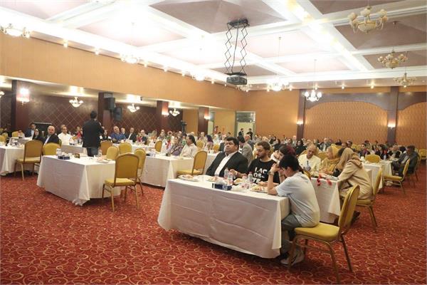 مراسم تجلیل از بازنشستگان با حضور کارکنان و همسران 29