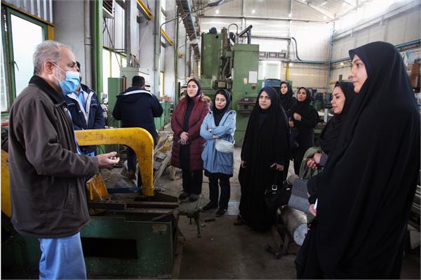 بازدید جمعی از بانوان متخصص از مناطق عملیاتی شرکت بهره برداری نفت و گاز زاگرس جنوبی 15