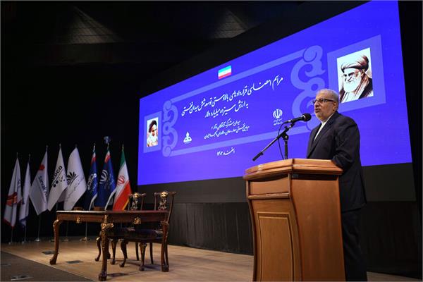 آیین امضای قراردادهای توسعه ۶ میدان‌ نفتی به ارزش ۱۳ میلیارد دلار 4