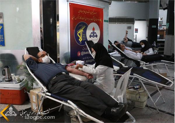 اهداء ١٣٠ هزار سی سی خون کارکنان شرکت بهره برداری نفت و گاز زاگرس جنوبی 2
