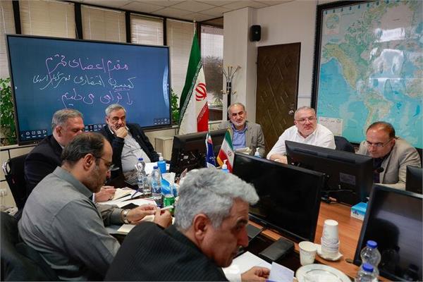 نشست کمیسیون اقتصادی مجلس با مدیران ارشد شرکت ملی نفت ایران 13
