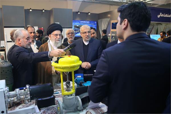 بازدید رهبر انقلاب از نمایشگاه توانمندی‌های تولید ایرانی/ تشریح دستاوردهای صنعت نفت 1