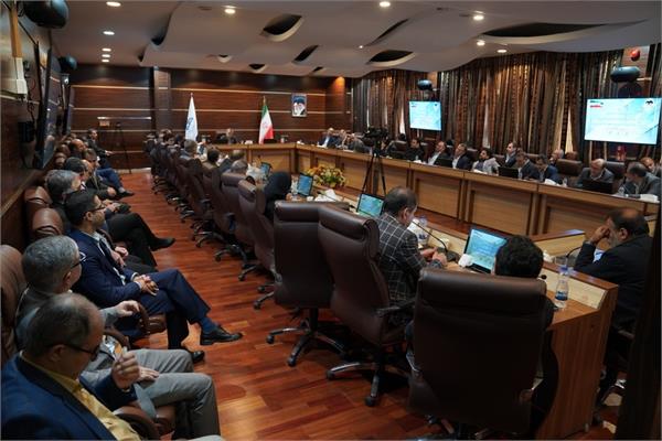 نخستین نشست مدیر عامل با مسئولین میان رده مدیریت های این شرکت نفت مناطق مرکزی ایران 18