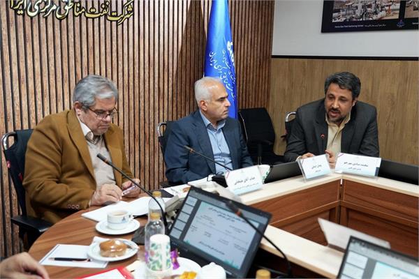 نشست آخرین وضعیت طرحهای اولویت دار شرکت نفت مناطق مرکزی 10