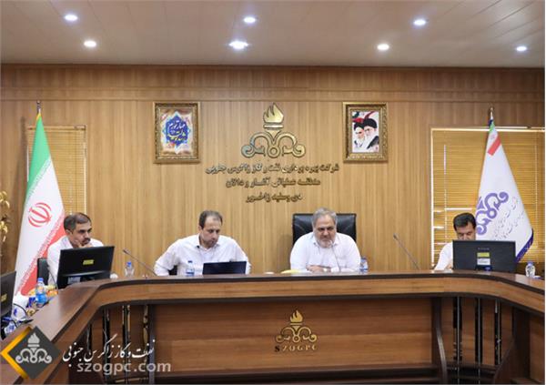 نشست شورای بازرسی و حفاظت فنی شرکت نفت مناطق مرکزی ایران برگزار شد 10