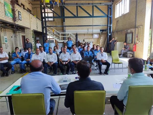 میز خدمت مدیریت منابع انسانی در منطقه عملیاتی نار و کنگان 11