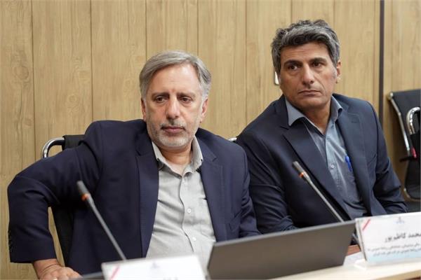 نشست صمیمی رئیس روابط عمومی شرکت ملی نفت ایران با کارکنان روابط عمومی نفت مناطق مرکزی 13