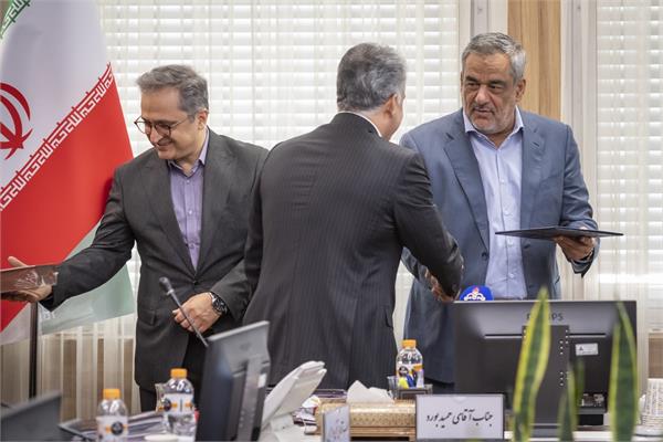 نشست تکریم و معارفه مدیرعامل شرکت نفت مناطق مرکزی ایران 5