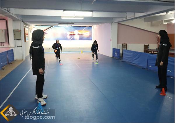 مسابقات ورزشی نفت مرکزی بانوان 10