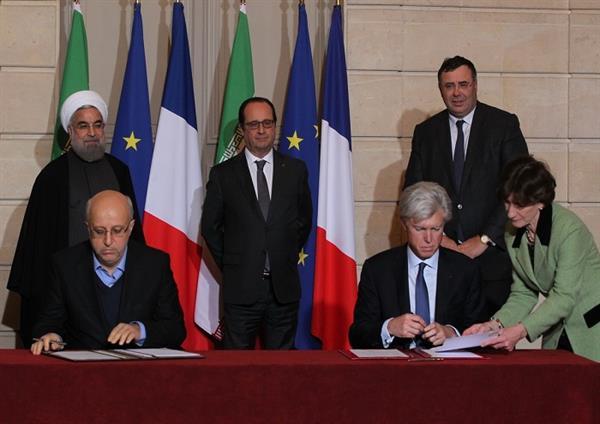 در حضور روحانی و اولاند ، شرکت ملی نفت ایران و توتال یادداشت تفاهم امضا کردند