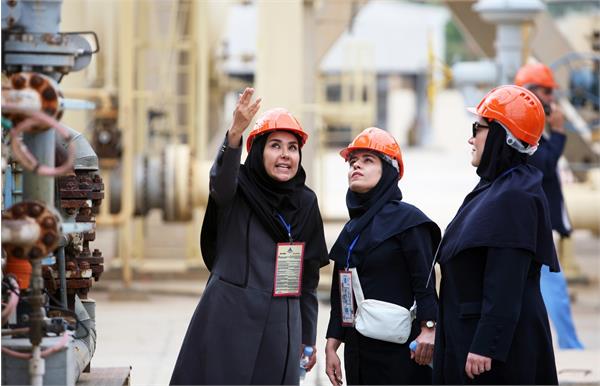 بازدید جمعی از بانوان متخصص از مناطق عملیاتی شرکت بهره برداری نفت و گاز زاگرس جنوبی 14