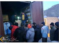 توزیع اقلام مورد نیاز زلزله زدگان خوی 11