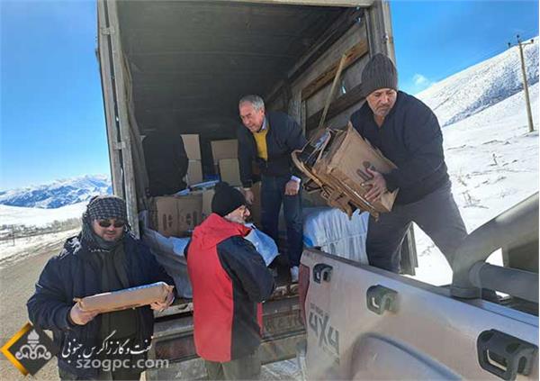 توزیع اقلام مورد نیاز زلزله زدگان خوی 8