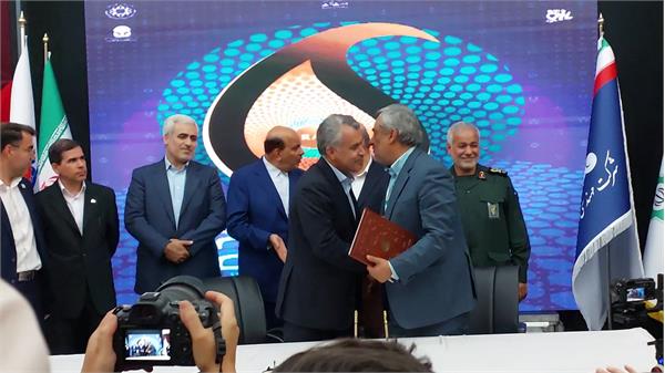 امضا ۳ قرارداد و تفاهم نامه توسعه میدان های گازی با نفت مناطق مرکزی ایران 1