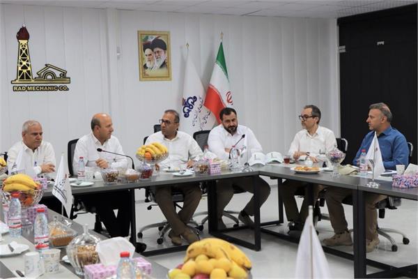 بازدید مدیرعامل و مدیر مهندسی و ساختمان شرکت نفت مناطق مرکزی و‌ هیأت همراه از میدان خارتنگ 12