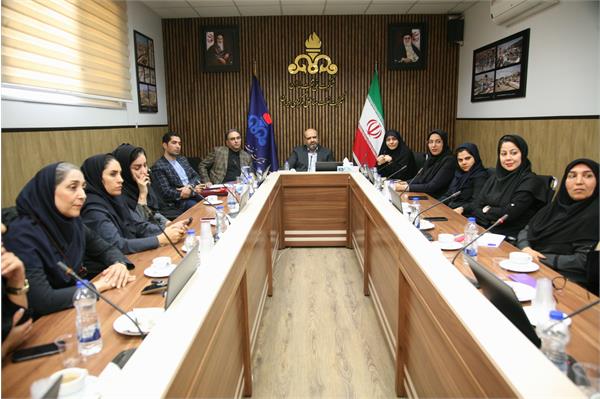 تقدیر از برگزیدگان مسابقات ورزشی بانوان بالای ۲۶ سال شرکت نفت مناطق مرکزی ایران 9