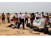 پاکسازی ساحل خلیج همیشه فارس توسط کارکنان منطقه عملیاتی نار و کنگان 1