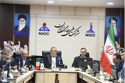 آیین تکریم و معارفه مدیران عامل مناطق نفت‌خیز جنوب و ملی حفاری برگزار شد