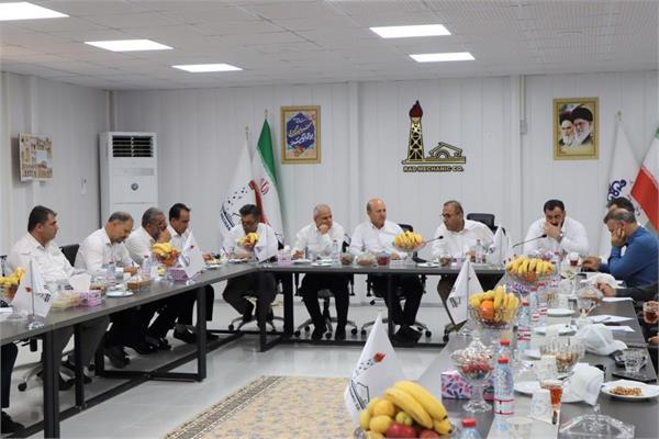بازدید مدیرعامل و مدیر مهندسی و ساختمان شرکت نفت مناطق مرکزی و‌ هیأت همراه از میدان خارتنگ 10