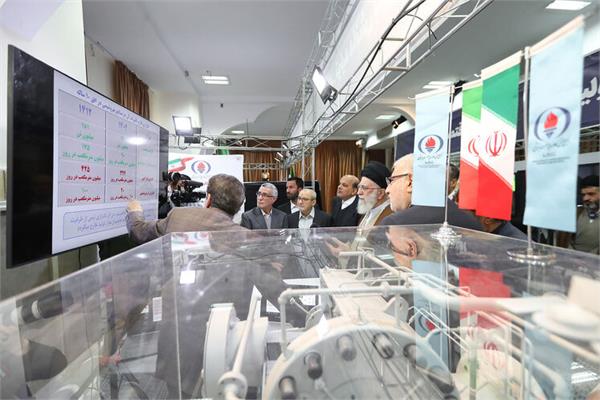 بازدید رهبر انقلاب از نمایشگاه توانمندی‌های تولید ایرانی/ تشریح دستاوردهای صنعت نفت 2