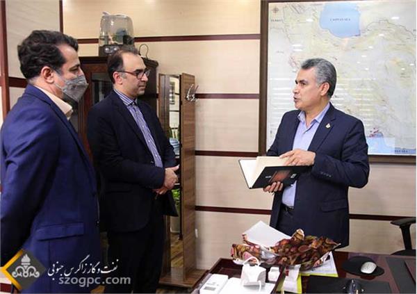 گرامیداشت روز کتاب و کتابخوانی در شرکت نفت مناطق مرکزی ایران 3