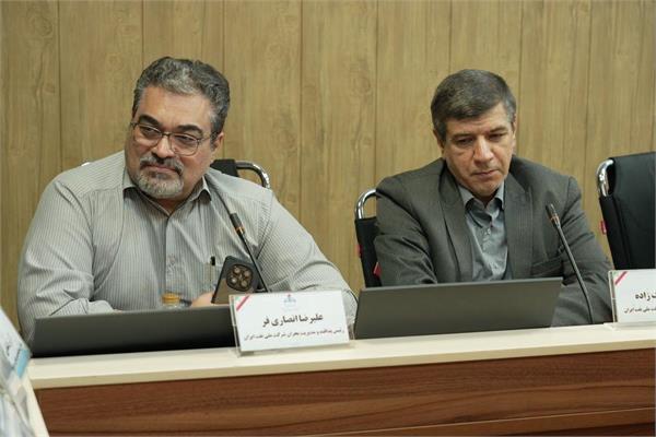 آیین معارفه و تکریم سرپرست جدید بهداشت ، ایمنی و محیط زیست نفت مناطق مرکزی ایران برگزار شد 13