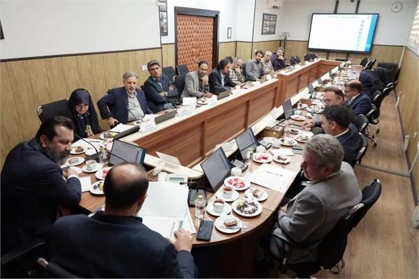 نشست صمیمی رئیس روابط عمومی شرکت ملی نفت ایران با کارکنان روابط عمومی نفت مناطق مرکزی 19
