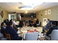 حضور جمعی از کارکنان بسیجی خواهر و برادر در منزل پدری شهیده والامقام، معصومه کرباسی 2