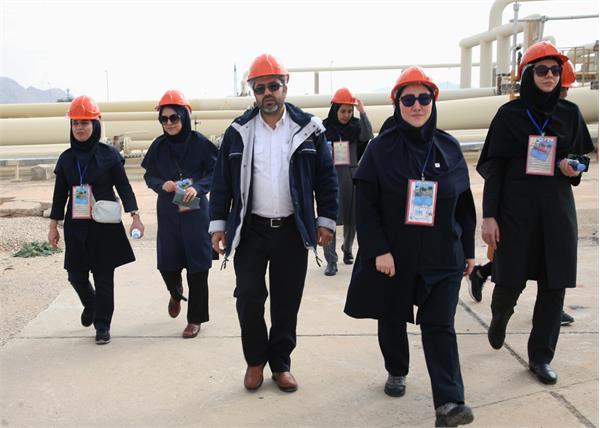 بازدید جمعی از بانوان متخصص از مناطق عملیاتی شرکت بهره برداری نفت و گاز زاگرس جنوبی 11