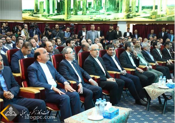 گزارش تصویری؛ آیین افتتاح رسمی بیست‌وهفتمین نمایشگاه بین‌المللی نفت، گاز، پالایش و پتروشیمی 2