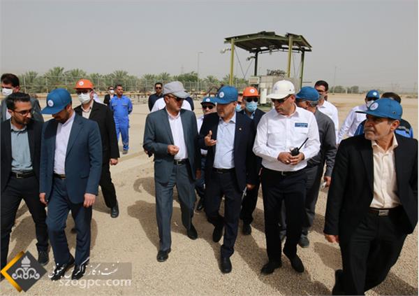 بازدید مدیرعامل شرکت نفت مناطق مرکزی ایران و هیات همراه از میدان نفتی خشت 33