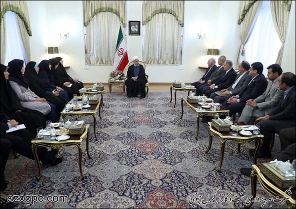 رئیس جمهوری در دیدار گروهی از مدیران و کارشناسان صنعت نفت: تربیت متخصصان توانا، سرمایه‌ای ماندگار برای مدیریت حوزه انرژی ایران است