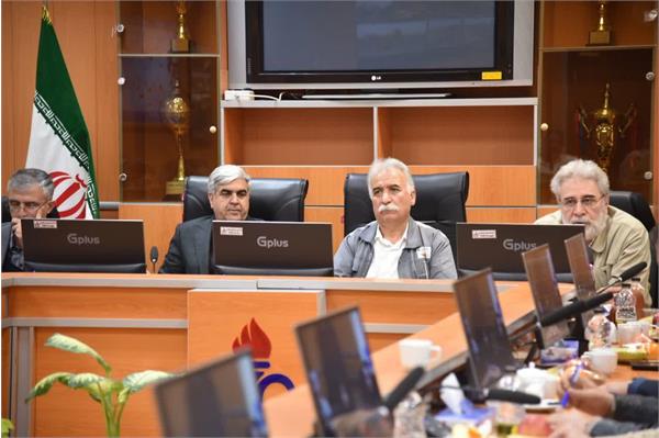 نشست بررسی و رفع مشکلات کارکنان شرکت بهره برداری نفت و گاز شرق 3