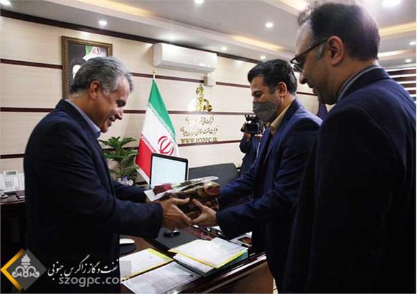 گرامیداشت روز کتاب و کتابخوانی در شرکت نفت مناطق مرکزی ایران 1