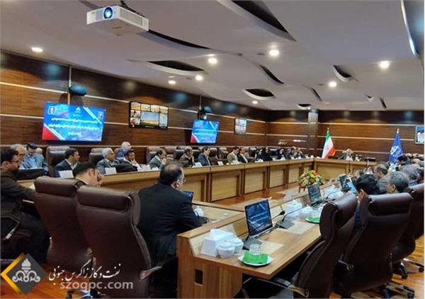 نشست صمیمی مدیرعامل با مدیران ارشد شرکت نفت مناطق مرکزی ایران 13