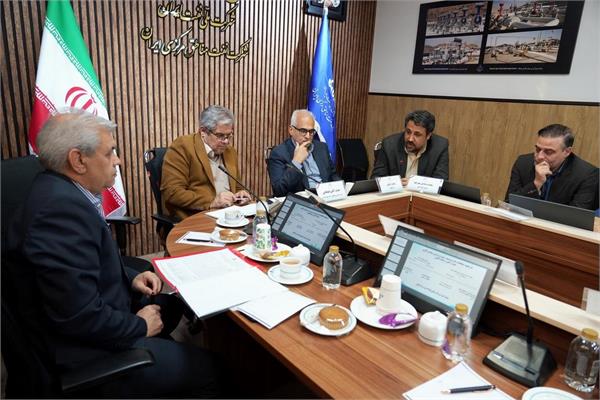نشست آخرین وضعیت طرحهای اولویت دار شرکت نفت مناطق مرکزی 11
