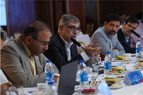 جلسه پیش بینی بهره دهی چاه های شرکت نفت مناطق مرکزی ایران / شرق 17