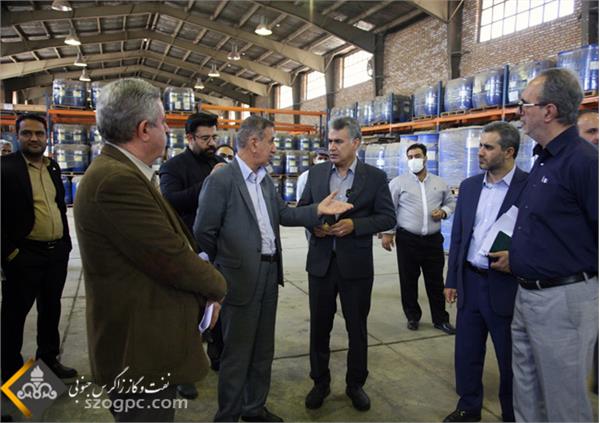 بازدید مدیرعامل و جمعی از مدیران ستادی از انبارهای کالا و تجهیزات نفت مرکزی 21